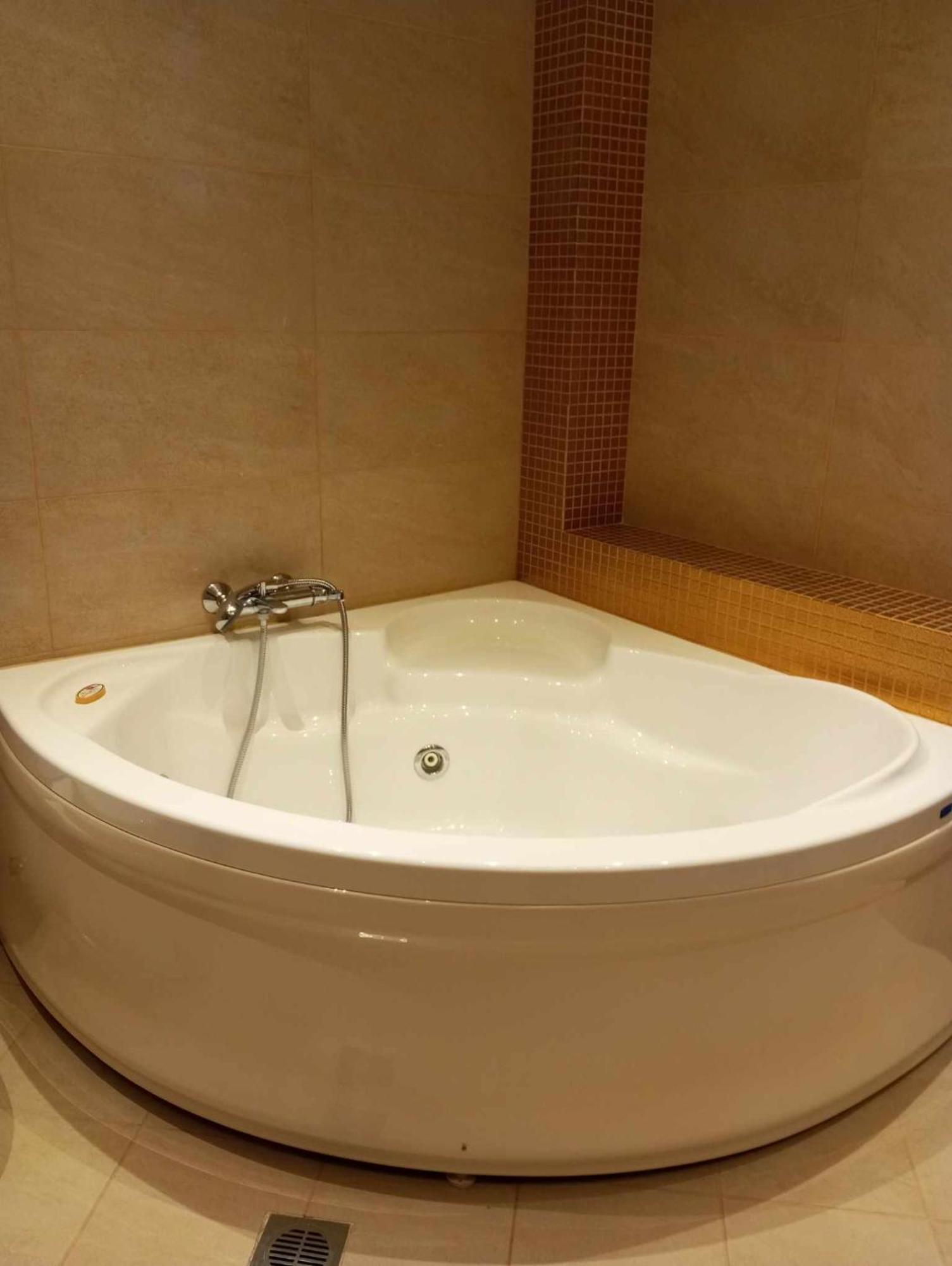 Kos Villa - Family Comfort With Large Garden, Jacuzzi Exterior photo
